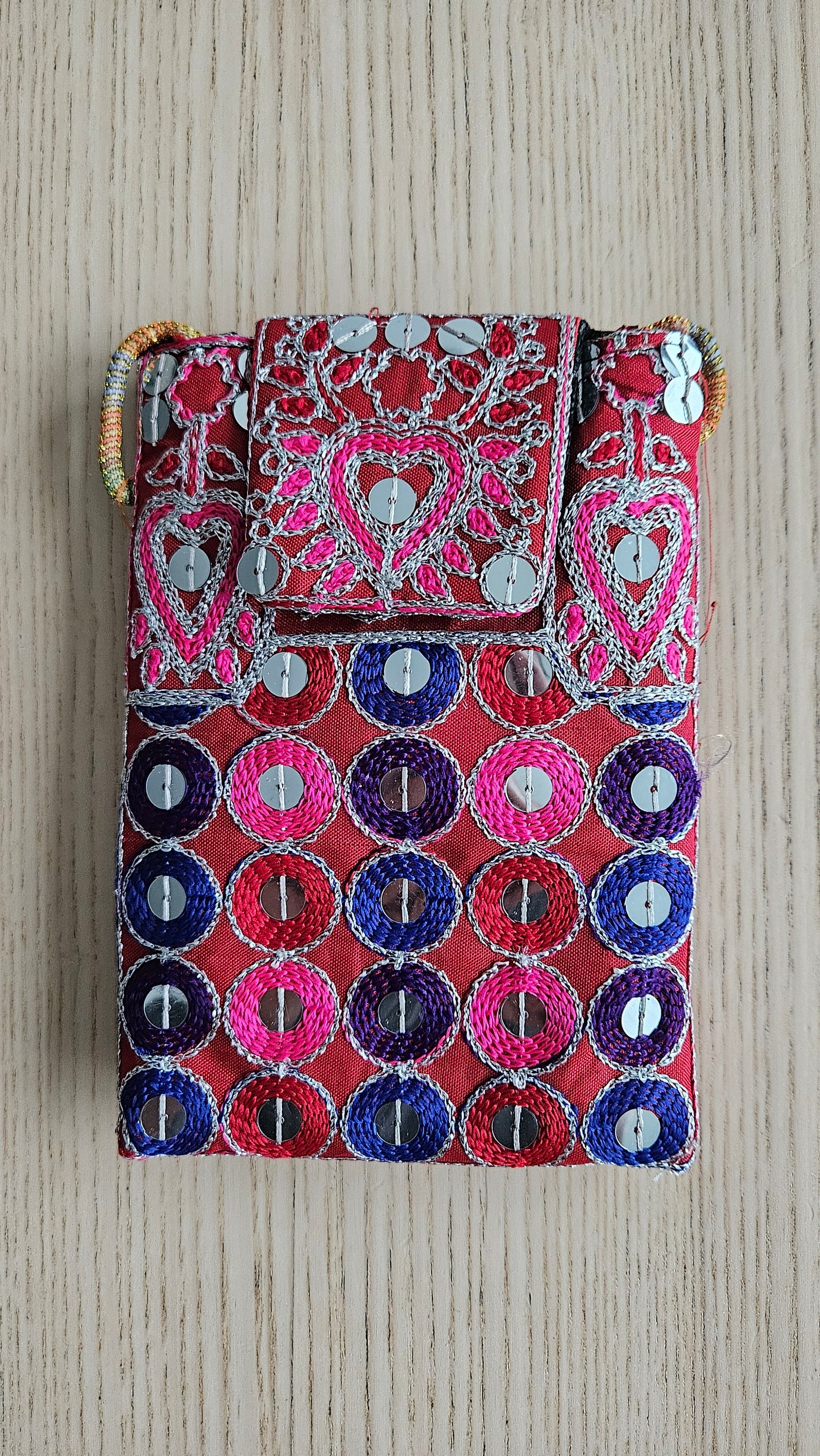 Traditioneel tasje met drukknoopje