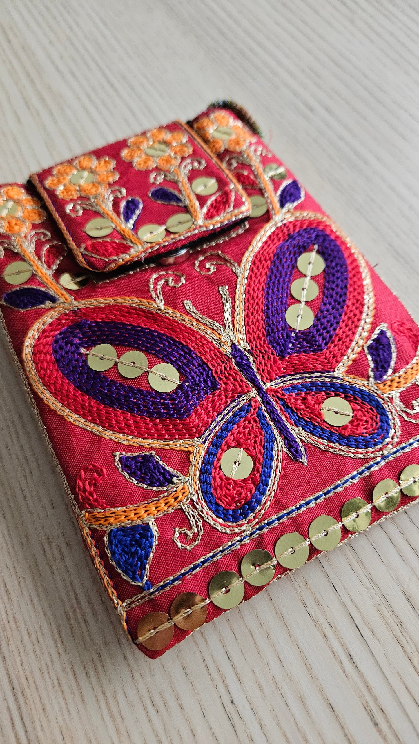 Traditioneel tasje met drukknoopje